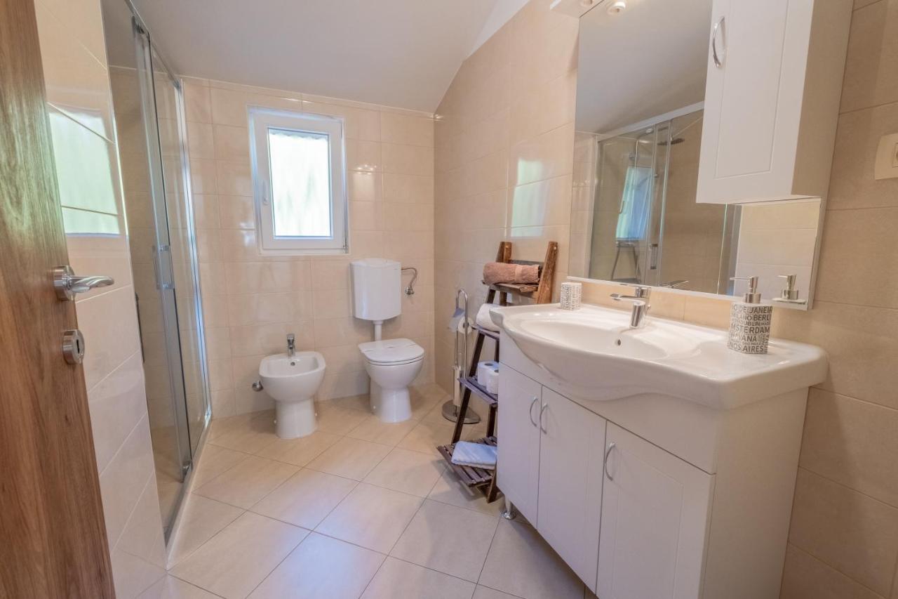 Amazing 4 Bedroom Villa With Swimming Pool And Wifi, Family Frendly Tribalj  Exterior photo