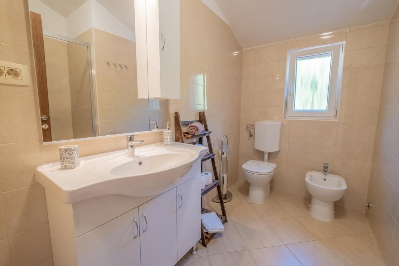 Amazing 4 Bedroom Villa With Swimming Pool And Wifi, Family Frendly Tribalj  Exterior photo