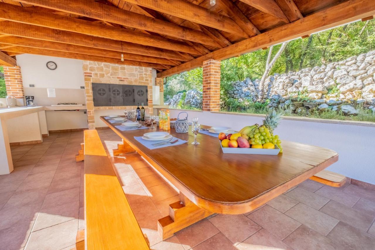 Amazing 4 Bedroom Villa With Swimming Pool And Wifi, Family Frendly Tribalj  Exterior photo
