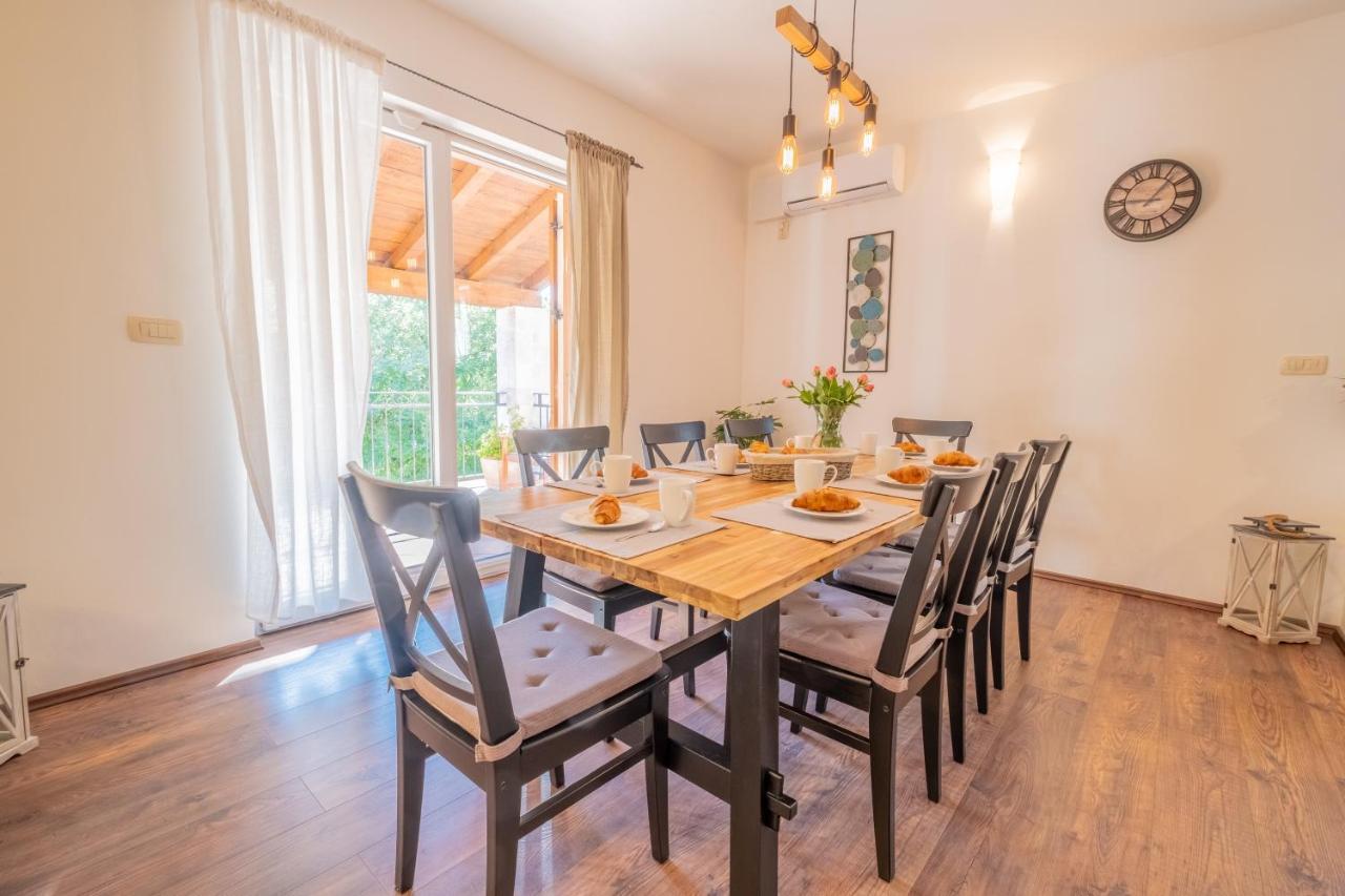 Amazing 4 Bedroom Villa With Swimming Pool And Wifi, Family Frendly Tribalj  Exterior photo