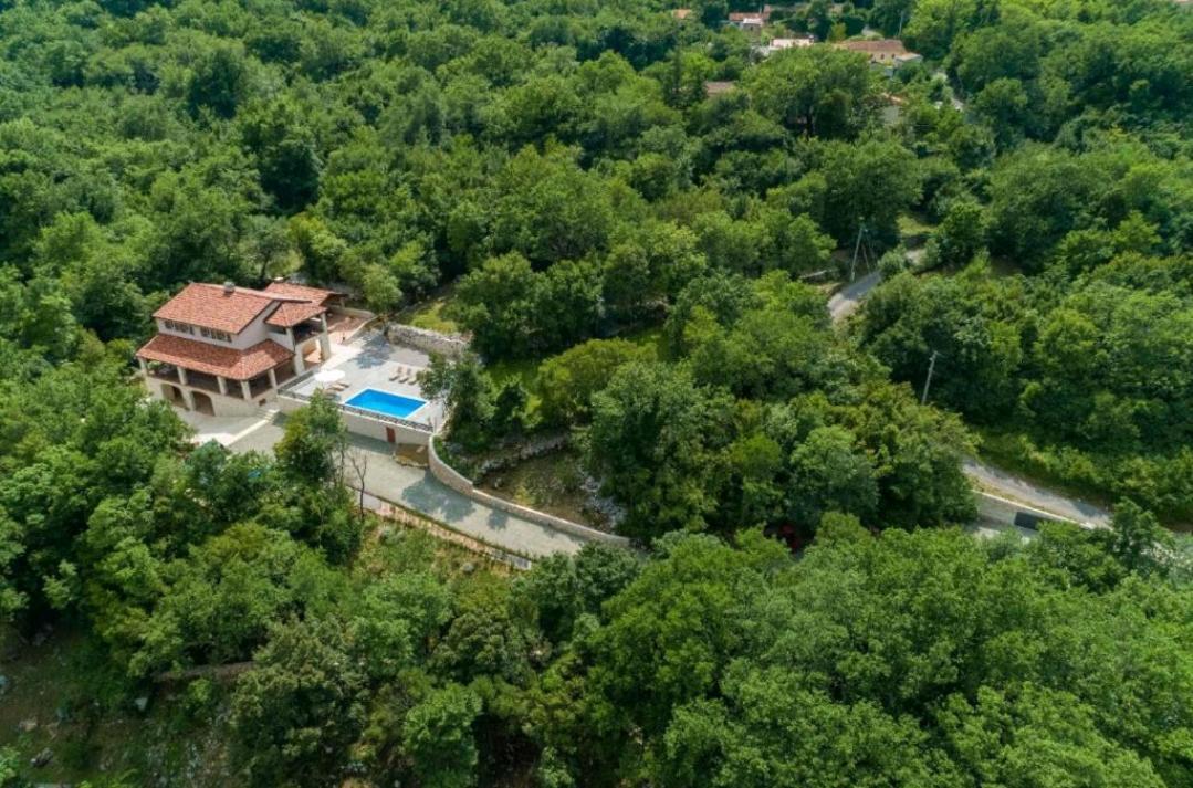 Amazing 4 Bedroom Villa With Swimming Pool And Wifi, Family Frendly Tribalj  Exterior photo