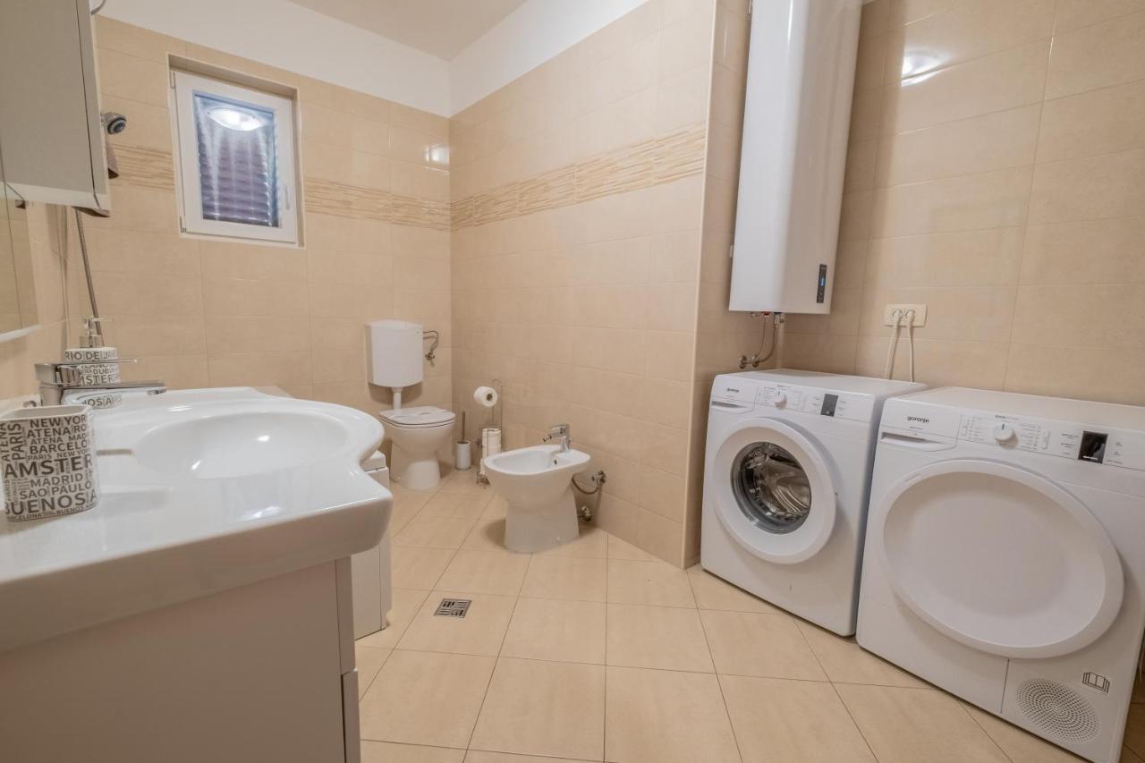 Amazing 4 Bedroom Villa With Swimming Pool And Wifi, Family Frendly Tribalj  Exterior photo