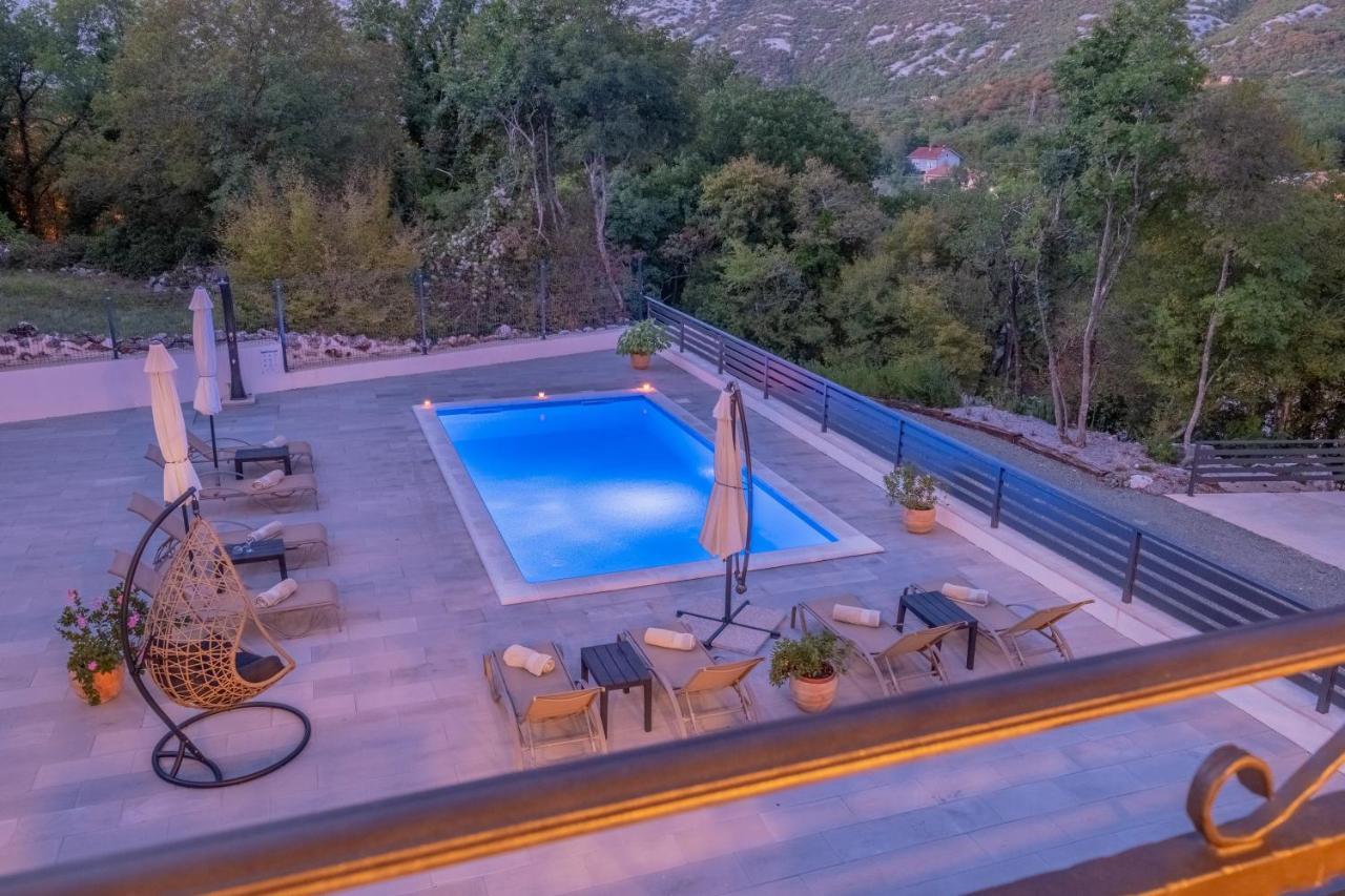 Amazing 4 Bedroom Villa With Swimming Pool And Wifi, Family Frendly Tribalj  Exterior photo