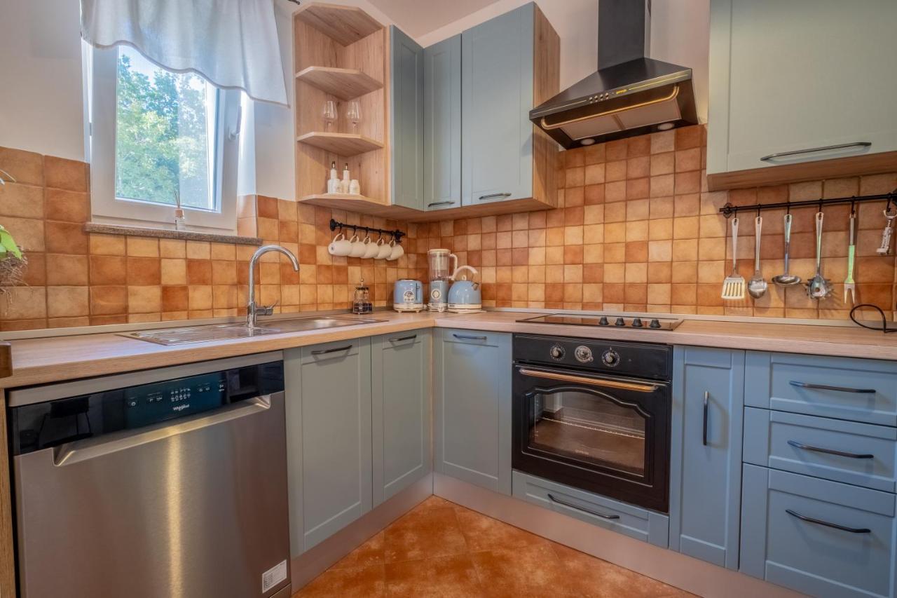 Amazing 4 Bedroom Villa With Swimming Pool And Wifi, Family Frendly Tribalj  Exterior photo