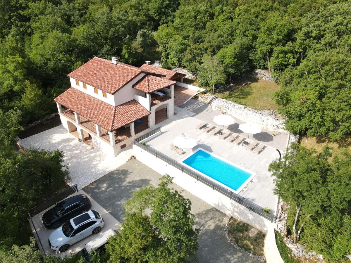 Amazing 4 Bedroom Villa With Swimming Pool And Wifi, Family Frendly Tribalj  Exterior photo
