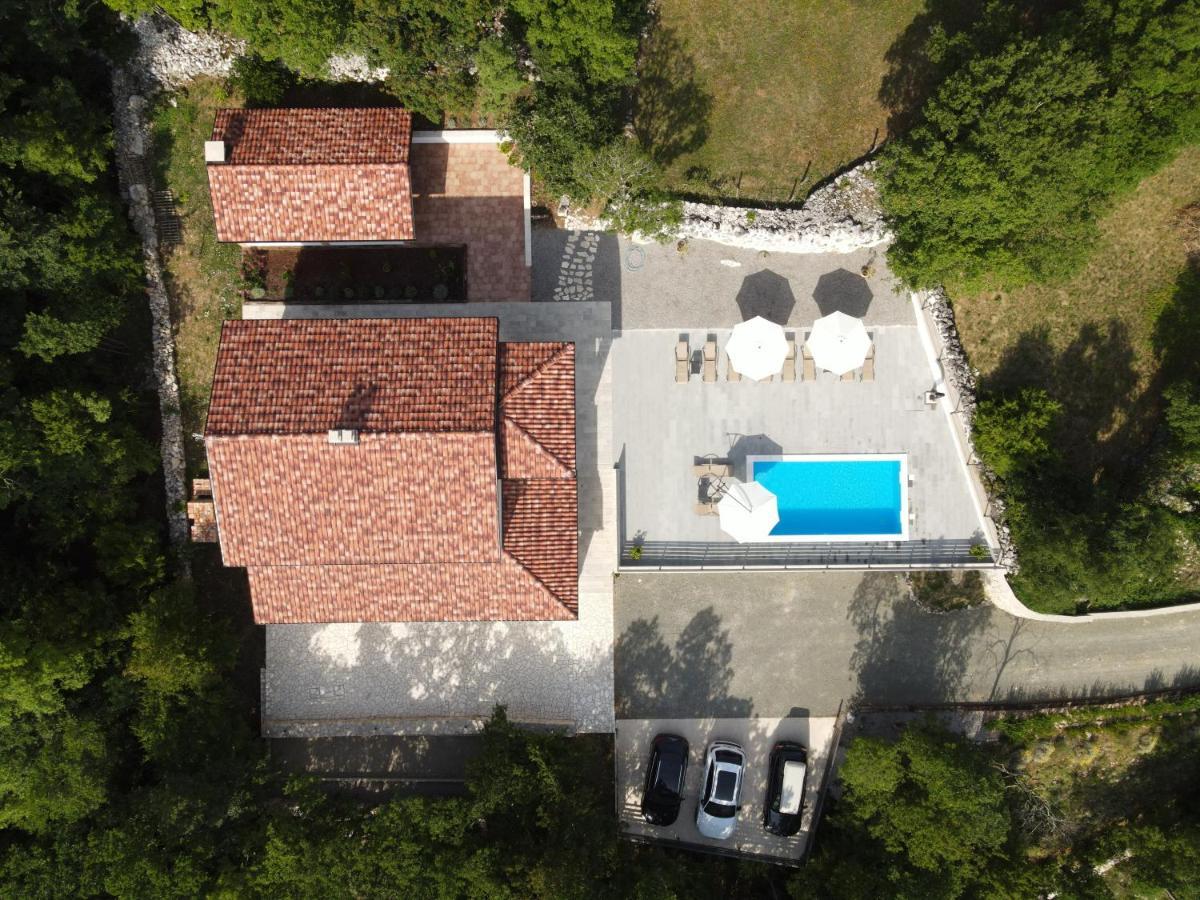 Amazing 4 Bedroom Villa With Swimming Pool And Wifi, Family Frendly Tribalj  Exterior photo